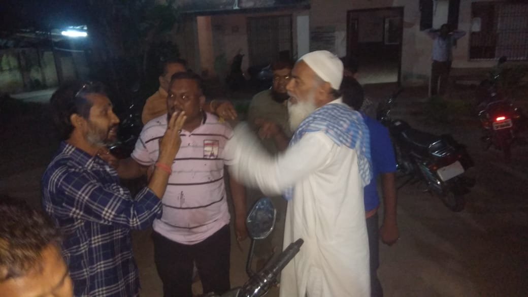 गुरुवार रात मंगल भवन में कांग्रेसियों ने जमकर हंगामा मचाया।