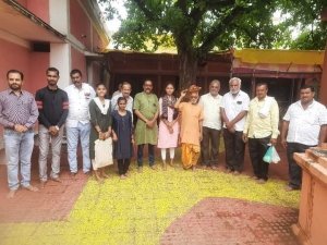 महाराष्ट्र और मध्यप्रदेश से सैकड़ों की संख्या में सिद्ध पीठ पहुंच रहे बाबा के भक्त