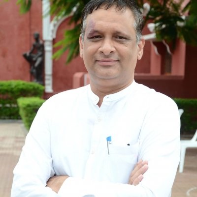 छात्रा से छेड़छाड़ के पुराने मामले में संगीत विश्वविद्यालय के प्रतिष्ठित अधिष्ठाता को गिरफ्तार कर भेजा गया जेल