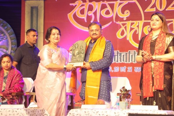 इंदिरा कला संगीत विश्वविद्यालय को केंद्रीय विश्वविद्यालय का दर्जा दिलाने सांसद संतोष पांडे ने संसद में उठाई मांग, कुलपति ने सांसद का जताया आभार