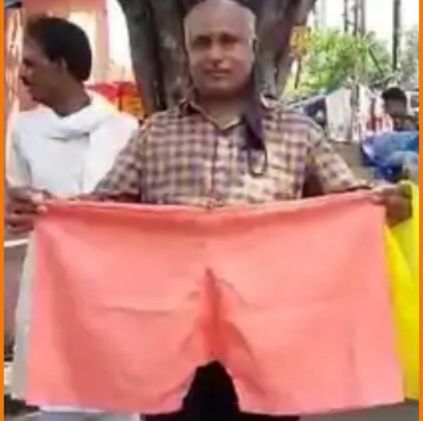 Tailor ने कच्छा छोटा सिला, तो Police थाने पहुंचा ये शख्स