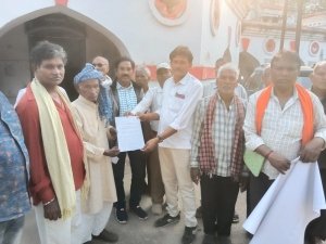 कन्हारपुरी वार्डवासियों ने बालिका संप्रेषण गृह के भवन निर्माण में आपति दर्ज कराने को लेकर तहसीलदार को सौंपा ज्ञापन