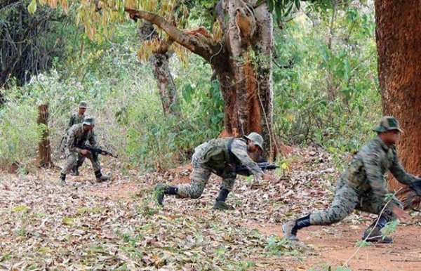 बीजापुर में दो महिला नक्सली गिरफ्तार, भीड़ को भड़काने की कोशिश नाकाम... जानिए कितने रुपए का है इनाम