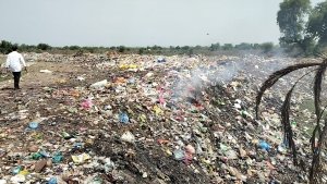 विश्व पर्यावरण दिवस पर दीवानिन तालाब की करुण गाथा: कचरे के नीचे दम तोड़ रही है इतिहास की धरोहर