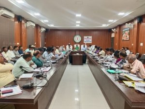 बैठक : खम्मन ने क्रेशरों पर उठाया सवाल,तो असहज अधिकारियों ने बिना इंतज़ाम दे दिया अमल का जवाब