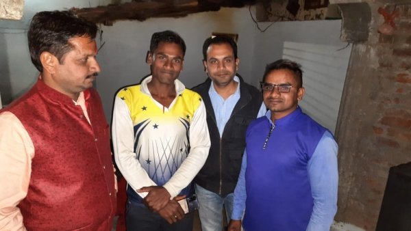 कोरोना काल में साल्हेवारा के युवाओं ने जंगल में जलाया शिक्षा का अलख&hellip;