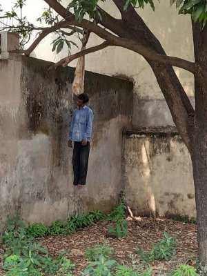 Raipur : शंकर नगर में दिव्यांग ने लगायी फांसी