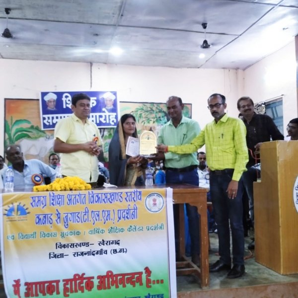 कबाड़ से जुगाड प्रदर्शनी में ज्ञान का पिटारा में मुहडबरी विकासखंड में प्रथम