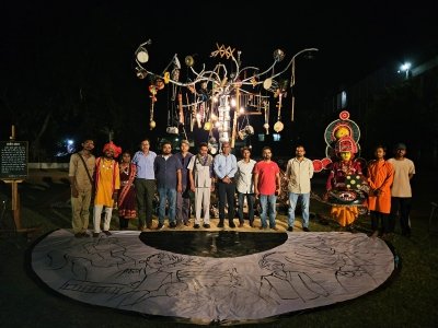 इंस्टालेशन परफार्मेंस आर्ट की प्रस्तुति