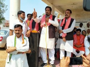 चुनाव सा माहौल: कलश यात्राओं में दिखे भाजपाई, तो पदयात्रा के बहाने कांग्रेस ने भी अपनी ताकत दिखाई