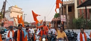 मंदिरों में श्रीफल अर्पित कर दी नव वर्ष की शुभकामना, निकाली बाइक रैली