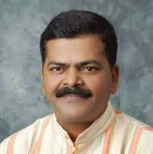 कांग्रेस प्रवक्ता आर पी सिंह ने पूर्व CM डॉ. रमन सिंह को निशाने में लेते हुए पूछा कि "तब्लीगी जमात से भाजपा का क्या सम्बन्ध है?"