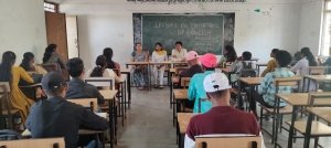 खैरागढ़ महाविद्यालय में अंग्रेजी भाषा के महत्व पर व्याख्यान