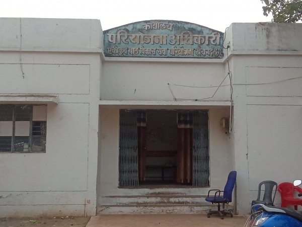 गर्म भोजन के नाम पर फर्जीवाड़ा: 28 बच्चे को 56 बताकर निकाल रहे लाखों रुपए, सुपरवाइजर की भूमिका संदिग्ध