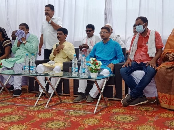 रमन ने रिश्तेदारों को बांटा पद, जनता को धोखे में रखा - नवाज़